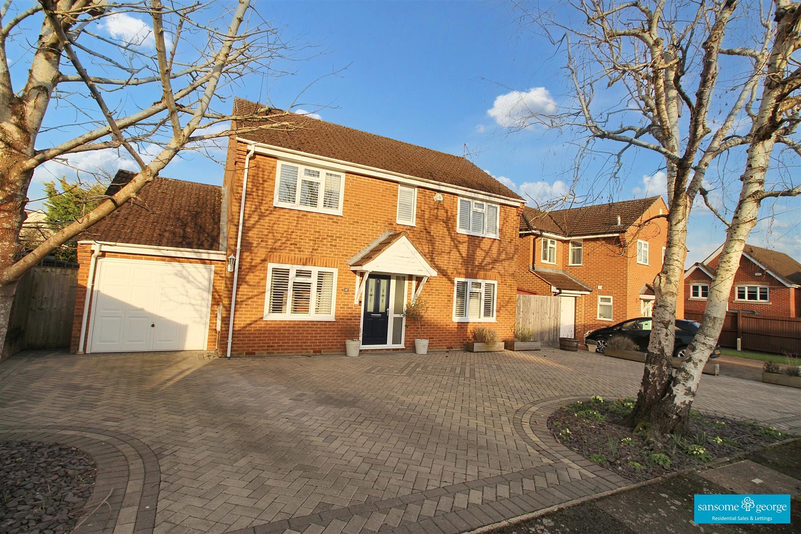 4 bed property in Hayfield Close, Reading